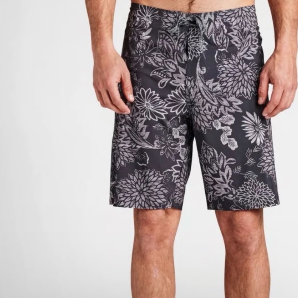 Roark Men’s Black Savage Fuzed Gardens Boardshorts 19" Outseam Size 31 NWT